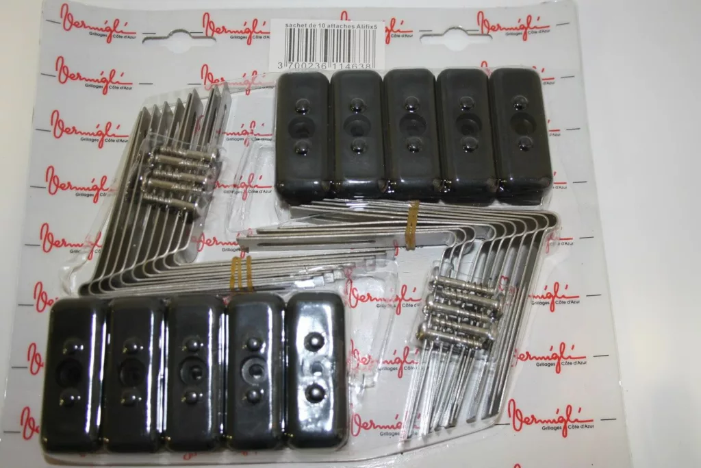 Bride de fixation pour poteau de clôture alizé - 20 attaches inox